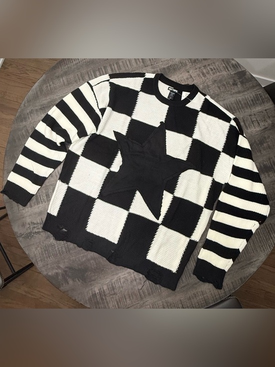 Hot Topic Other - Hot Topic Black and White Checkerboard Star Crewneck Sweater